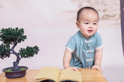 借卵生子机构六个月宝宝摇头正常吗